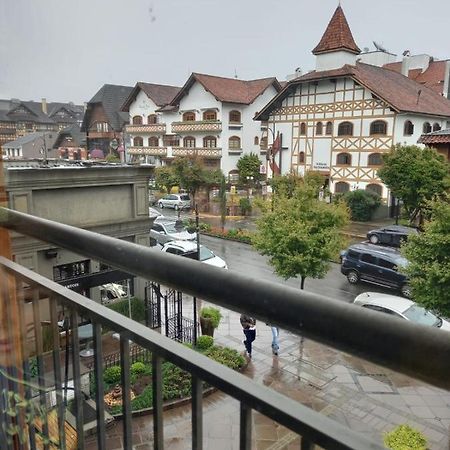 Hotel Laghetto Stilo Borges กรามาโด ภายนอก รูปภาพ The town hall in Laon-sur-Semois
