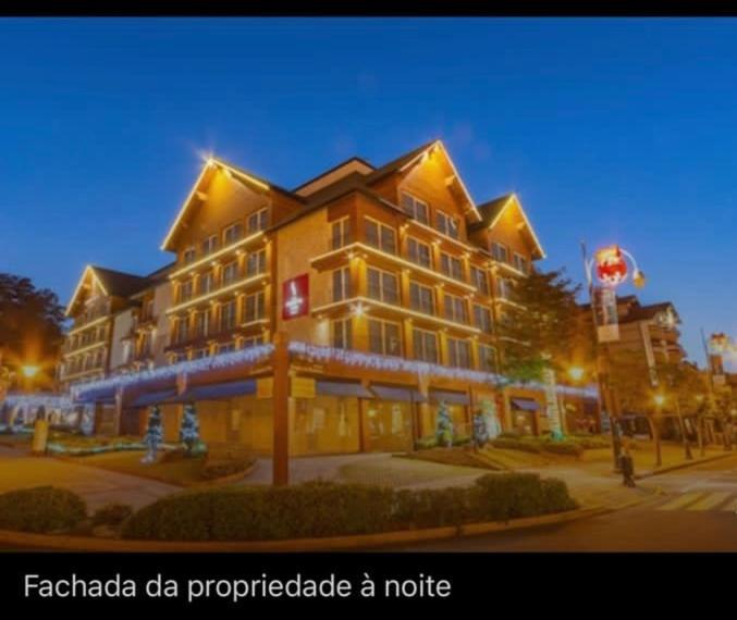 Hotel Laghetto Stilo Borges กรามาโด ภายนอก รูปภาพ The hotel at night