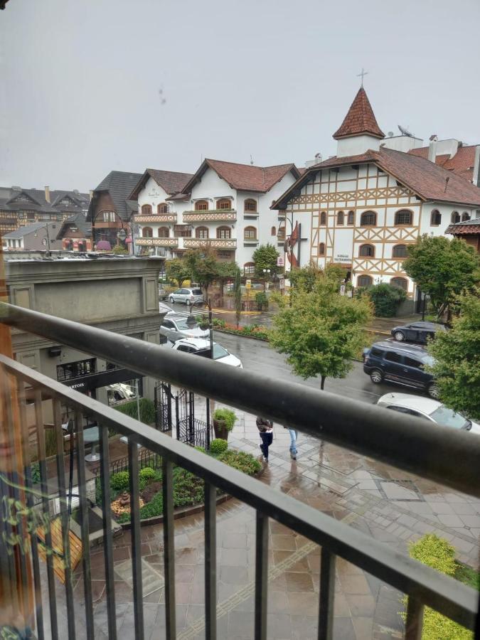 Hotel Laghetto Stilo Borges กรามาโด ภายนอก รูปภาพ The town hall in Laon-sur-Semois