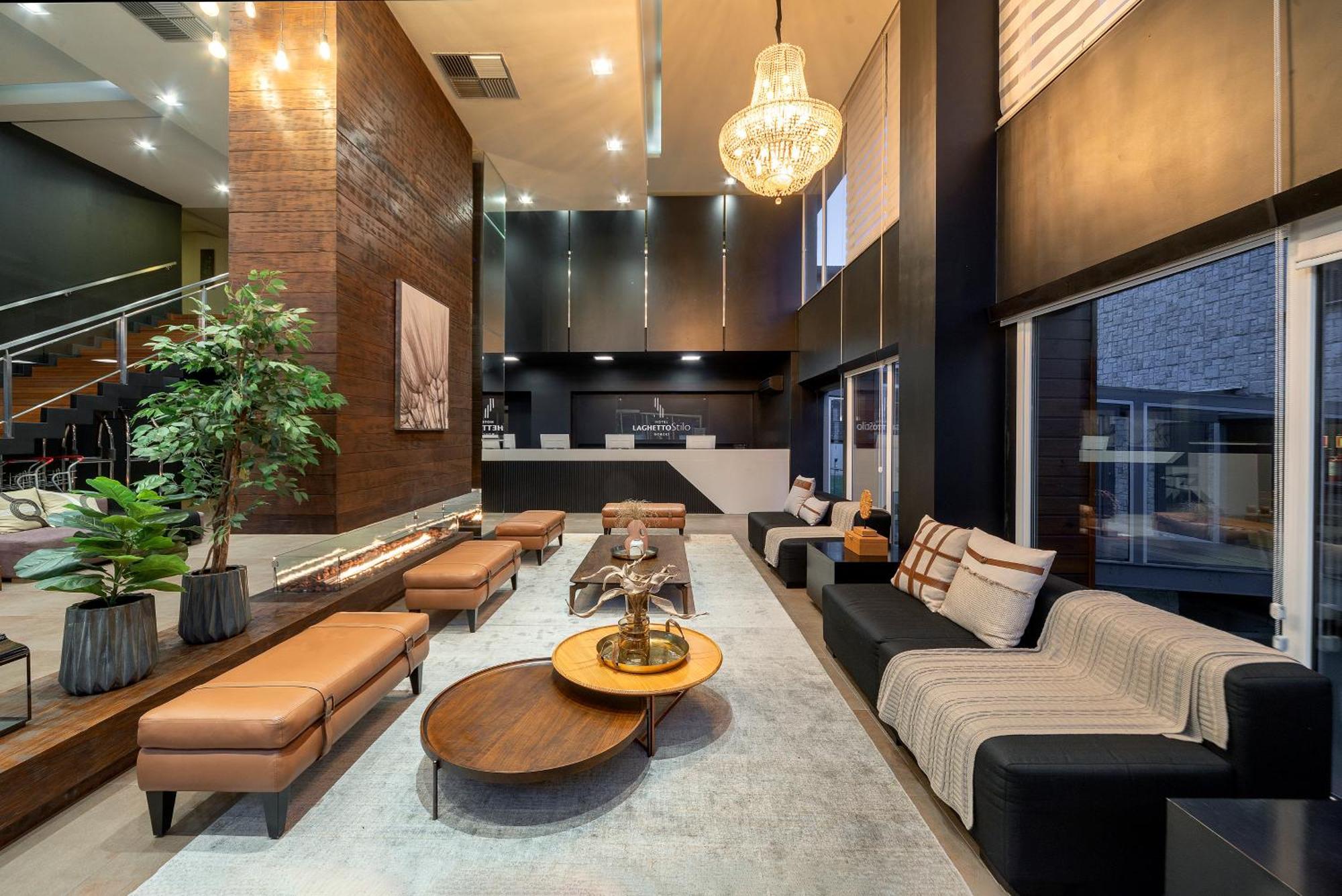 Hotel Laghetto Stilo Borges กรามาโด ภายนอก รูปภาพ The lobby of the hotel